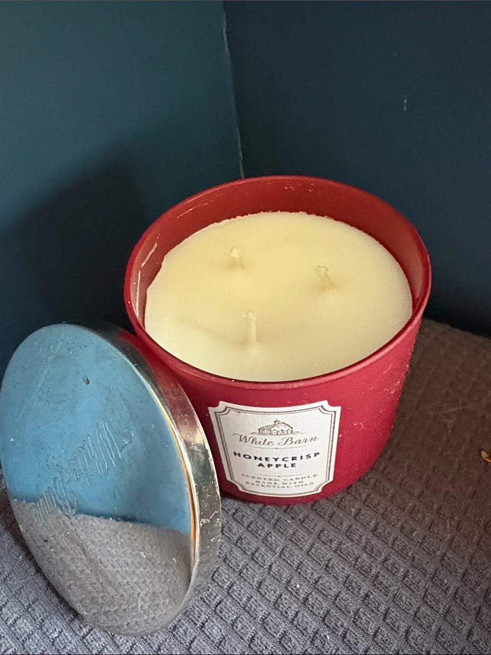White Barn Honeycrisp Apple Candle - Red with Silver Lid